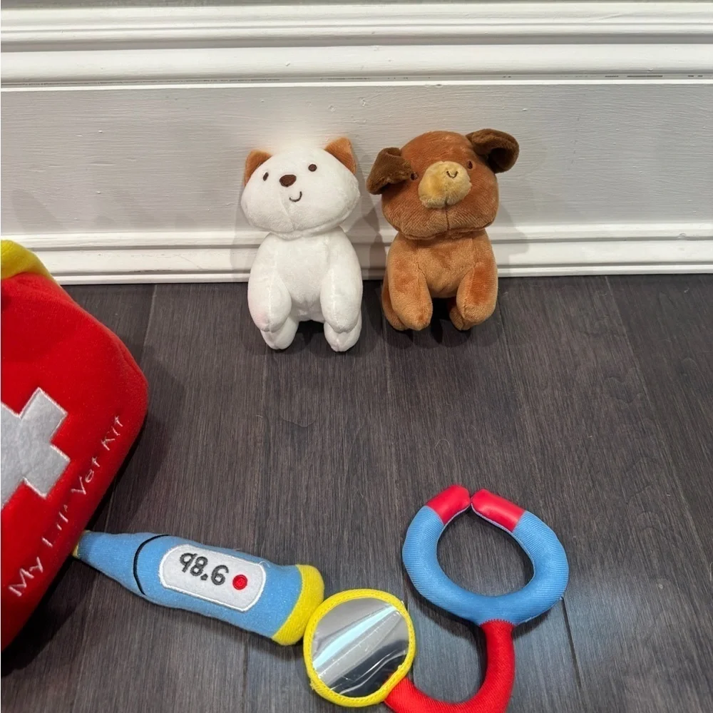 NWOT Baby Gund My Lil Vet Kit Red & Blue Veterinary Animal Play Set for Toddler
